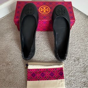 Tory Burch Excellent Condition Pre Loved Minnie Travel Ballet Flat in Tory Navy